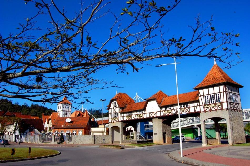 Quartos Próximos à Oktoberfest, Em * Blumenau